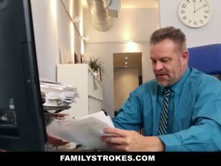 Familystrokes - অংশ সময় ধাপ মেয়ে becomes full-time ঈশ