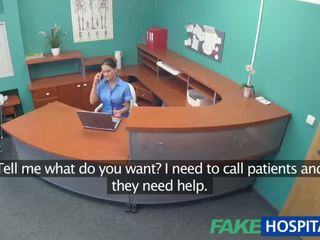 Fakehospital doktor prank calls jeho sexy sestrička s veľký kozy potom fucks ju