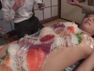 עסקים men לאכול sushi את של a עירום girl& 039 s גוף | xhamster