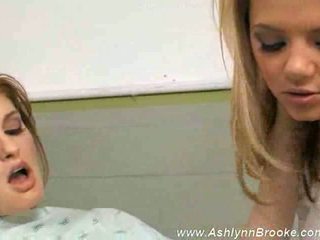 Ashlynn brooke & faye & devon mendapatkan sebuah mainan checkup