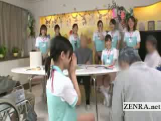 Bottomless japoneze infermiere sixtynine marrjenëgojë në publike