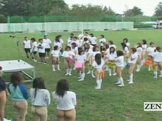 Subtitled bottomless في الهواء الطلق اليابان schoolgirls assembly