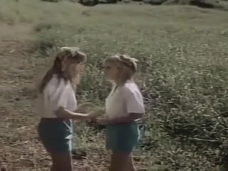 2 dívka scouts v pole fantasy
