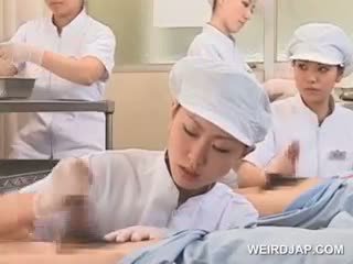 Підліток азіатська nurses rubbing shafts для еякулят медична огляд