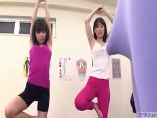Japonská trainer gets erection na the tělocvična