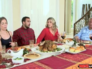 Mamusie bang nastolatka - niegrzeczne rodzina thanksgiving <span class=duration>- 10 min</span>