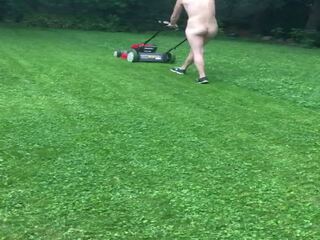 Mowing grass nahý: volný nahý ženy v veřejné vysoká rozlišením porno video