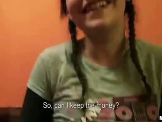 Ładniutka euro laska petty cat anal creampied