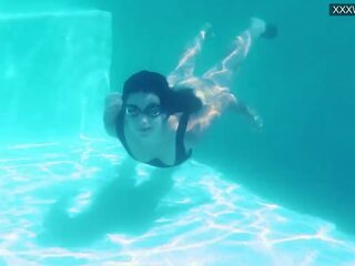 Jacqueline Hope Masturbates Underwater Nude: Free Porn 8a