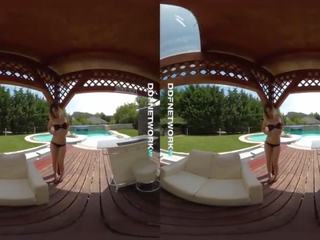 Poolside vr striptease s alice porno videá