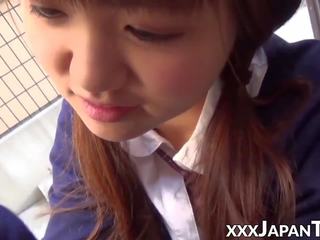 יפני תלמידת בית ספר licking ו - מוצצת ב closeup: פורנו db