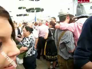 Público broche em oktoberfest!